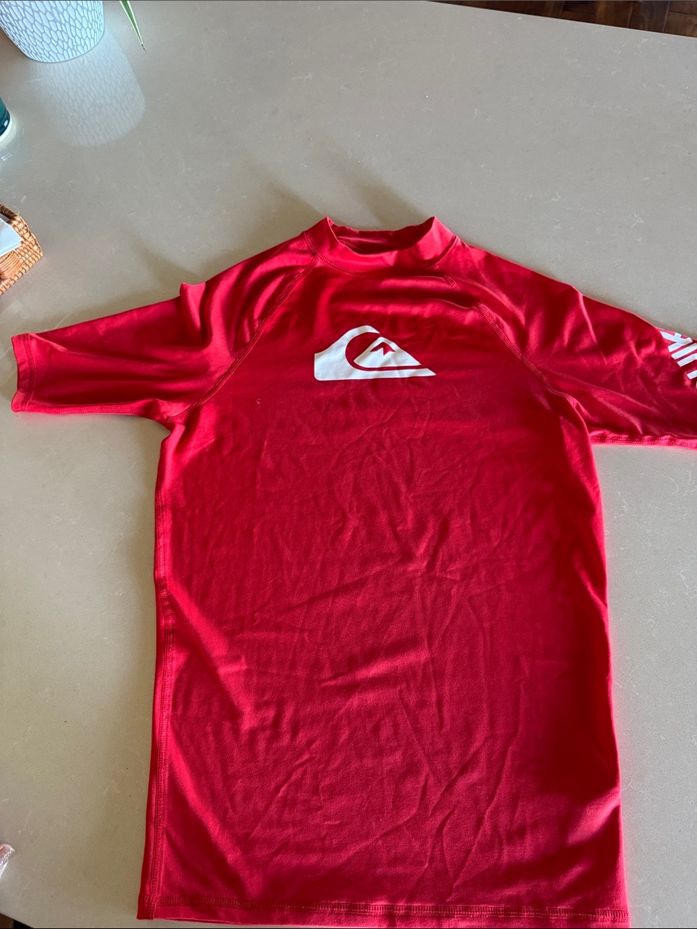 Men’s Quiksilver Red Short Sleeve Rash Guard with White Logo, Small, EUC